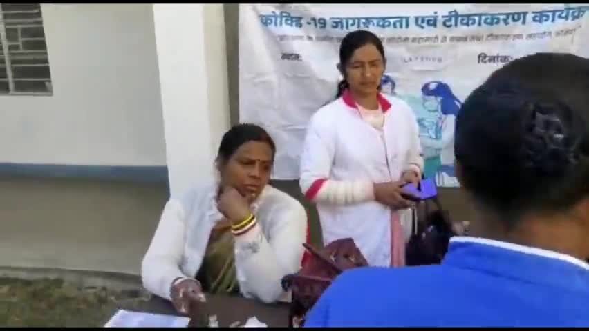 आज नर्सिंग कौशल कॉलेज लातेहार में  कैम्प लगाकर  छात्राओं को कोरोना का टीका लगाया गया #लातेहार #टीकाकरण