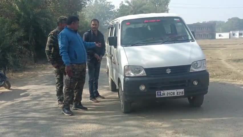 पांकी प्रखंड के पिपराटांड थाना प्रभारी हीरालाल साव के द्वारा लोहरसी मुख्य पथ पर चलाया गया वाहन चेकिंग अभियान #SPpalamu