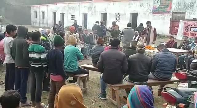 #पथरदेवा के #हेतिमपुर में #किसान मोर्चा #भाजपा ने #मोटे #अनाज को बढ़ावा देने के लिये आयोजित किया #अलाव पर चर्चा।