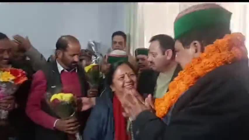 शिमला शहरी: मंत्री बनने के बाद पहली बारी सचिवालय पहुंचे कर्नल धनीराम  शांडिल #crazynewsindia2016
#himachal_pradesh  #secretariat