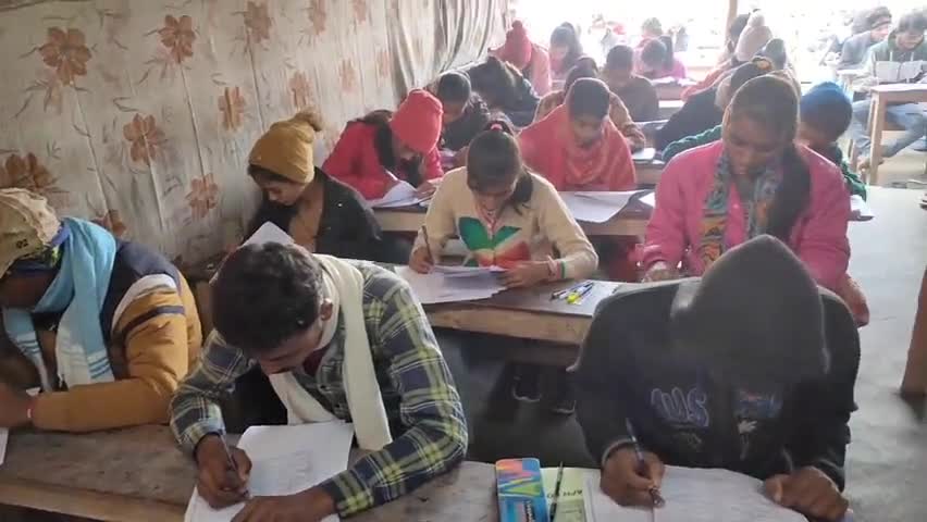 #कुमारखंड प्रखंड स्थित न्यू #यूनिक कोचिंग सेंटर में #बिहार बोर्ड #मैट्रिक परीक्षा के अनुरूप 25 परीक्षा ली जा रही है।