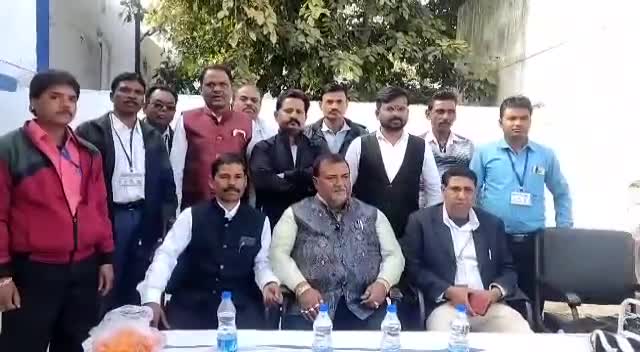 mp#डिंडौरी में मानव अधिकार आयोग के द्वारा गरीबो को किया गया कम्बल वितरण, कम्बल पा कर गरीब हुए खुश