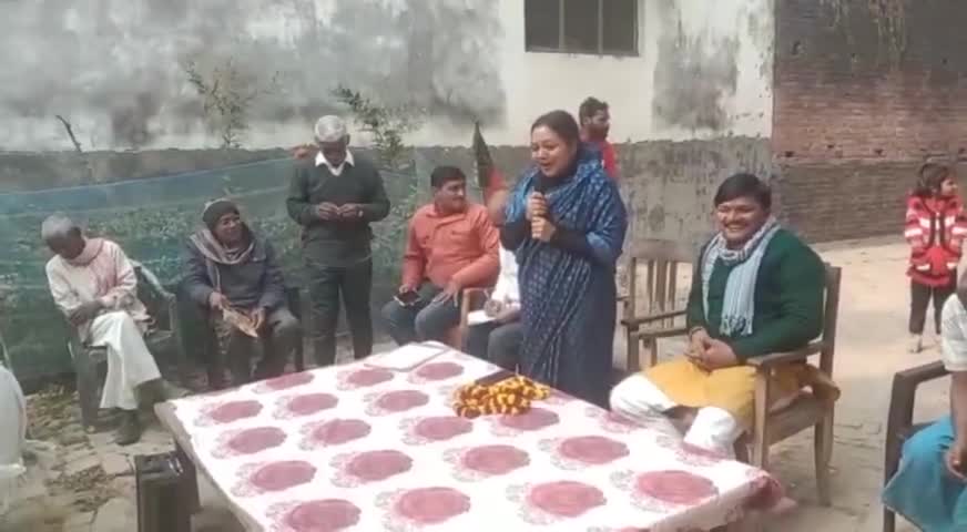 #बरवा गोर स्थान #देवरिया में #कम्बल #वितरण #कार्यक्रम में #नपाध्यक्ष #अलका सिंह जी के साथ रहा।
#हर_घर_कमल