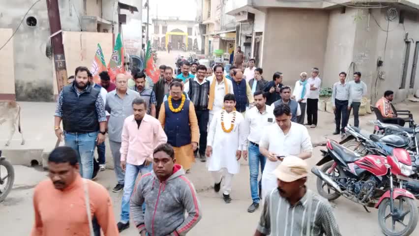 #सक्ती_विधानसभा के नगर पंचायत बाराद्वार के उप चुनाव में वार्ड क्रमांक 7 के प्रत्याशी पंकज सांवडिया के विजयी होने पर घर घर जाकर मतदाताओं एवं कार्यकर्ताओं का आभार ब्यक्त किया।