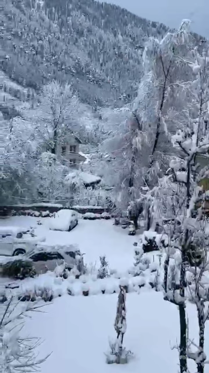 शिमला में बर्फ़बारी का सुन्दर दृश्य देखे
#crazynewsindia2016
#snowfall #shimla #himachal_pardesh