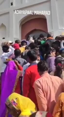 #अजयगढ़ फ़ोर्ट  : धूमधाम से मनाया जा रहा #मकर संक्रांति (खिचड़ी) का पर्व , हर वर्ष लगता है मेला , #स्नान #sushilsonkar95