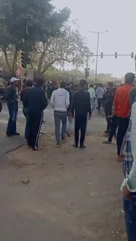 तुगलकाबाद दिल्ली में लोगों ने किया टारफिक जाम #delhipolice #ncr #delhi #mediarevolution