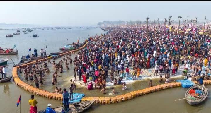 प्रयागराज #माघ_मेला मकर संक्रांति के पावन अवसर पर 2460000 लोगों ने #गंगा में आस्था की लगाई डुबकी।