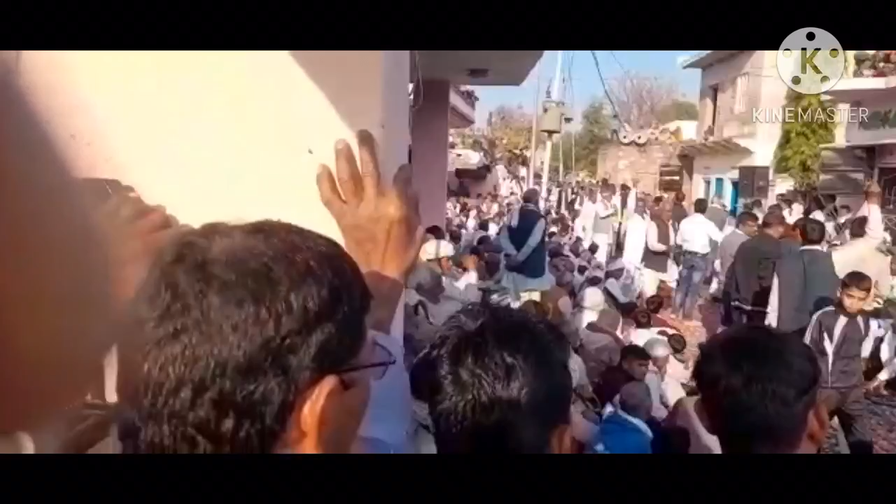 मकर संक्रांति के उत्सव पर हेला ख़्याल गायन दंगल में चंद्र प्रकाश कोली का माला व साफ़ा पहनाकर चौबिसा क्षेत्र के गाँव बाइजट में किया गया स्वागत #publicaap