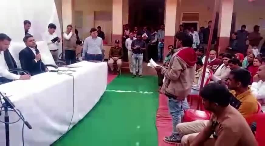 जन समस्या कलेक्टर महोदय के समक्ष रखते हुवे -राजेन्द्र प्रजापत बाग

#shivrajsinghchouhan #shivrajsinghdabi #dharnews
