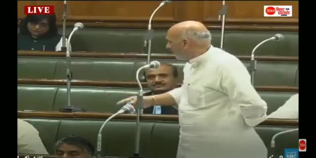 महात्मा गांधी, डॉ भीमराव अंबेडकर, डॉ लोहिया, दशरथ मांझी, तिलका मांझी, महात्मा फुले परियार, जननायक करपुरी ठाकुर जी के सपनों का देश देखना चाहता हूं....  पता नहीं मनुवादी किस देश को बनाने में उतावले हैं।
# शिक्षा #मंत्री #चंद्रशेखर