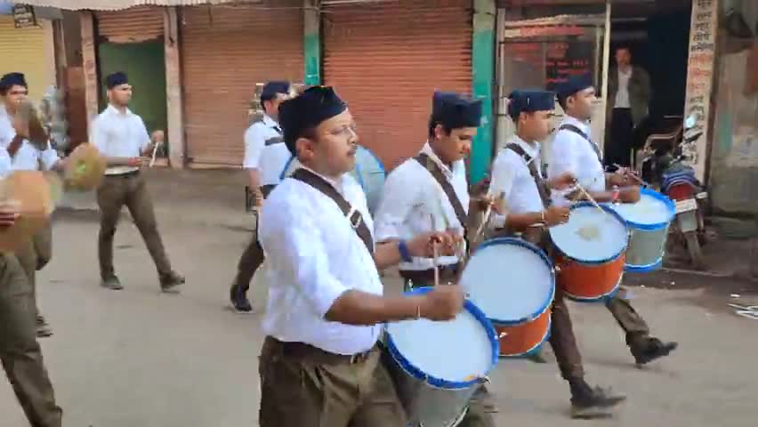 आज बेमेतरा में #राष्ट्रीय_स्वयं_सेवक_संघ का पथ संचलन का कार्यक्रम हुआ जिसमे जाने का अवसर प्राप्त हुआ।