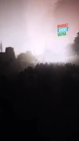 ऐसा हिंदुस्तान चाहता हूं,
विश्वप्रसिद्ध जिसका हर व्यापार हो,
जिसके हर युवा के पास रोज़गार हो,
नफ़रत की कोई गुंजाइश न हो,
हर भारतीय में बस प्यार हो।
#भारत_जोडो_यात्रा