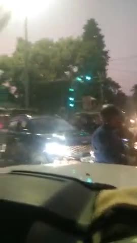 भागलपुर तिलका मांझी चौंक पर नहीं हो रहा हैं ट्रेफिक नियम का पालन। इसी लिए लग रहा हैं #जाम पुलिस नहीं करते करवाही।