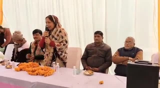 #मोटे अ#नाज के #उत्पादन को बढ़ावा देने के लिये #पगरा वार्ड में #किसान परिवारों से #नपाध्यक्ष अलका सिंह के साथ चर्चा किया।