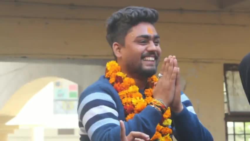 छात्र संग चुनाव के दिन

#amanpandey #amanpandeyaka #teamyouthrishikesh #teamyouth