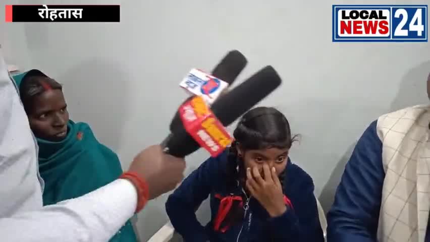 अपने दूसरे #वादे को पूरा करते हुए मैंने तिलौथू प्रखण्ड के "पतलुका मध्य विद्यालय" की #वायरल गर्ल सलोनी को अपने ओर से गैस सिलेंडर प्रदान किया ताकि उनकी मां को धुंए के चूल्हे पर जो कष्ट होता था वो अब न हो !!