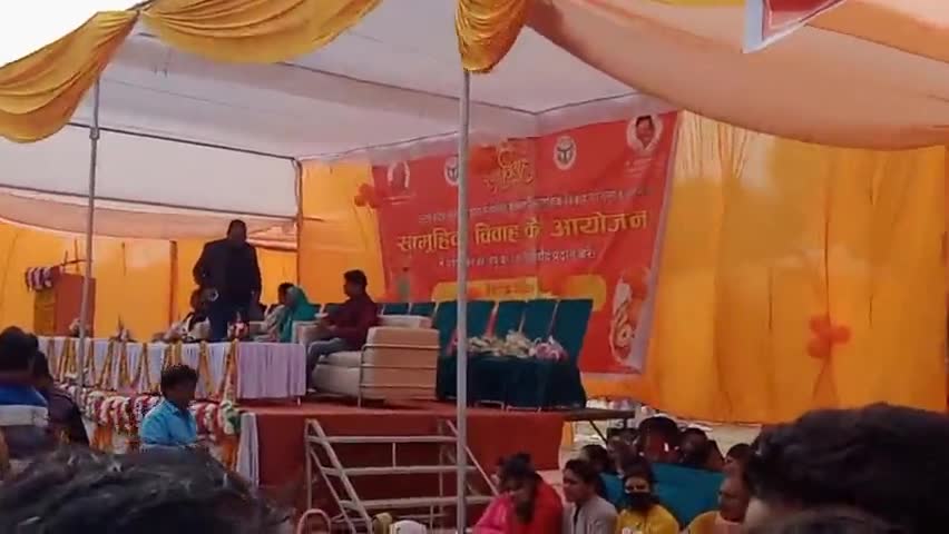 सलोन: #सलोन आज सलोन में सम्मेलन विवाह का कार्यक्रम रखा गया जिसमें 200 जोड़ों का विवाह किया गया #नसीराबाद #डीह #सलोन