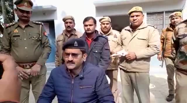 फर्रुखाबाद पुलिस द्वारा तमंचे सहित युवक को किया गिरफ्तार हुआ #fbd #news