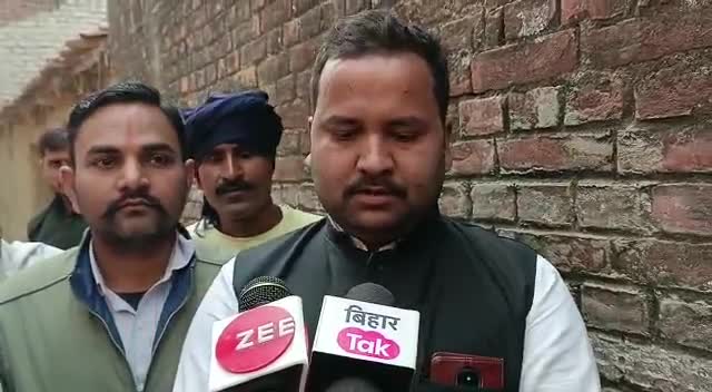 #अधिवक्ता मनीष ओझा ने भभुआ में दो महिला पुलिस द्वारा एक बुजुर्ग शिक्षक पर हुये अत्याचार पर जिलाधिकारी से मिले कानूनी