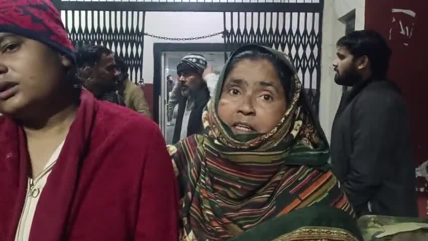 कोल: ALIGARH

#AMU के जेएन मेडिकल कॉलेज के #CMO की पिटाई के बाद डॉक्टर गए हड़ताल पर, तीमारदार से इलाज को लेकर हुआ था विवाद
