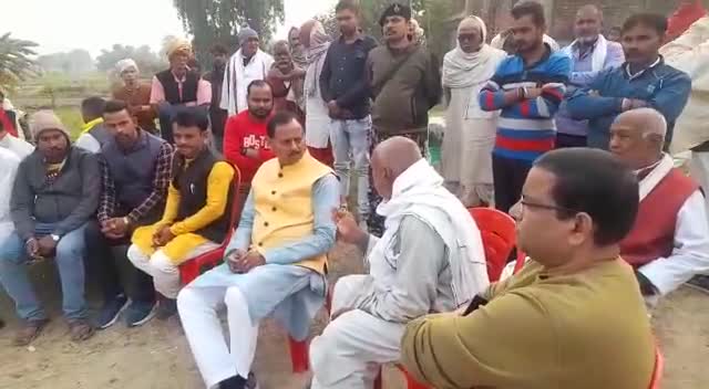 #इनके छोटे बच्चे है एम पी साहब ने डीएम से बात करके उचित मुआवजा दिलाने का भरोसा दिलाया भानु चौबे ग्राम कटहरा प्रखंड भगवान