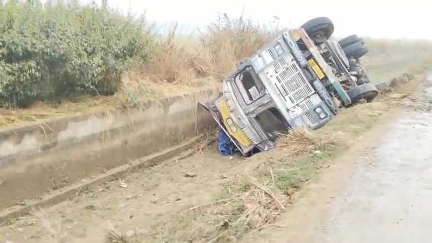 कांटा नहर में ट्रैक्टर पलटने से हुआ बड़ा हादसा। #चन्दौली #कांटा