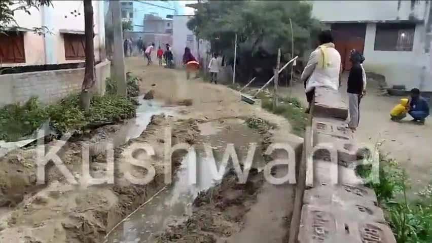 मुबारकपुर_वार्ड_नंबर_9 :-कुशवाहा एकता ग्रुप पूजा समिति के सभी सदस्यों का दिल से धन्यवाद क्योंकि गड्ढों में तब्दील रोड पर मिट्टी डलवा कर राहगीरों को हो रही परेशानी को दूर करने का सराहनीय प्रयास किया। #धन्यवाद
MPSinghKushwaha