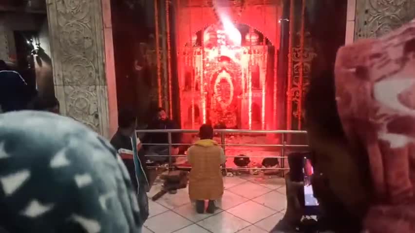 #बाँदा में प्रसिद्ध मां काली मन्दिर में चल रहे भण्डारे में प्रसाद ग्रहण कर मां का आशीर्वाद प्राप्त किया पीसी पटेल जनसेवक