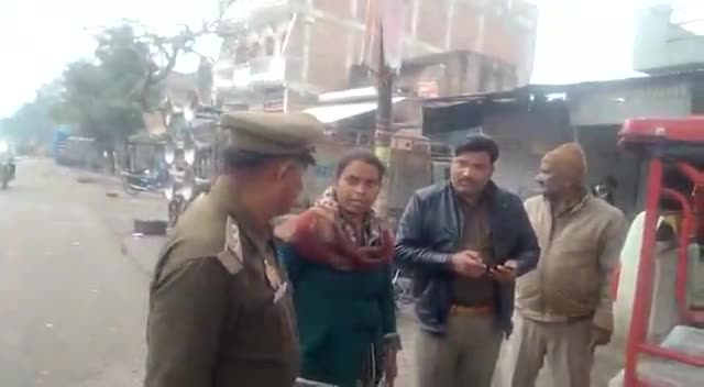 औरैया एआरटीओ रेहाना बानो ने ई रिक्शा को रजिस्ट्रेशन के दिए निर्देश ।
#Devendra kumar sharma ti#@