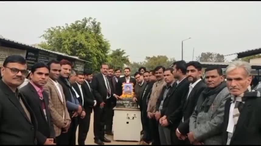 जनपद न्यायालय कासगंज में आज अधिवक्ताओं द्वारा मनाई गई सुभाष चंद्र बोस की जयंती।
#kasganjnews #kasganj #कासगंज