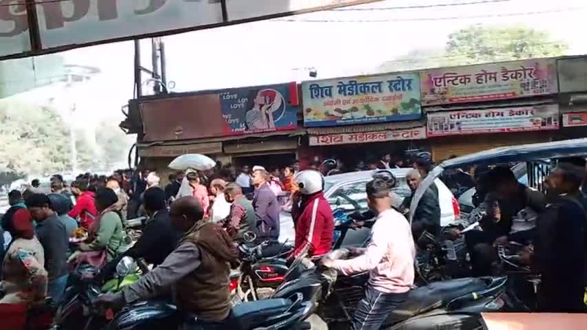 बदायूं: ओवर ब्रिज के नीचे लगा जाम  लोगों को निकलने में दिक्कत #budaunstarsiyanand #budaun #new