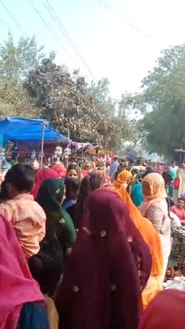 होडल: #होडल सत्ती का मेला का बाहर का दृश्य जहाँ महिलाए सत्ती माता के मेले में खरीदारी करती #