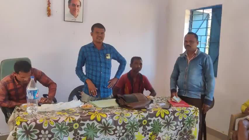 छिन्दगढ़: ग्राम सौतनार में ग्राम सभा का आयोजन पंचायत प्रतिनिधियों में किया, ग्रामीणजन हुए उपस्थित।