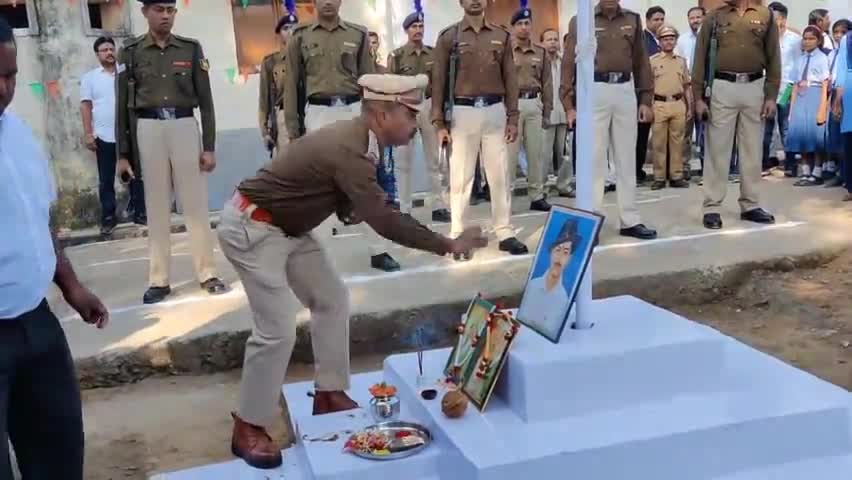 तोंगपाल थाना में धूमधाम से मनाया गया गणतंत्र दिवस समारोह, ध्वजारोहण कर शहीदों को अर्पित की गई श्रद्धांजलि