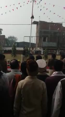 सोनबरसा: बसनही थाना प्रभारी अभिनाष सिंह थाना में झंडा फहराया #महुआ बाजार