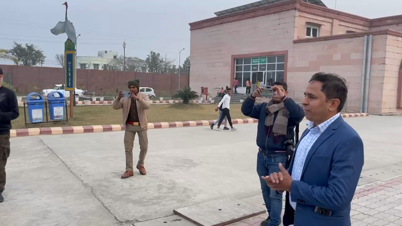 #DFO vikash yadav at #gorakhpurzoo #NATURE & BIRD FESTIVAL
FEB 1st to 3rd 2023 , VIJAY SAGAR BIRD SANCTUARY, #MAHOBA