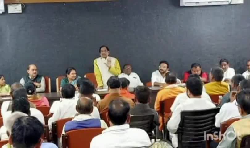 पथरिया: कांग्रेस कमेटी के पर्यवेक्षक बैजनाथ चंद्राकर द्वारा मुंगेली जिले में हाथ जोड़ो यात्रा को लेकर कांग्रेसीयो सेली गई मीटिंग