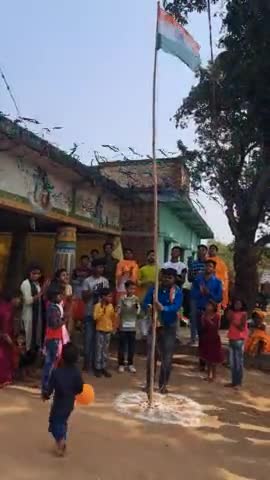 तोपचांची: आसनासिंघा गांव में वार्ड सदस्य विनोद सिंह द्वारा झंडोत्तोलन 26 जनवरी 2023  #republicdayindia 
#ak_amar_singh