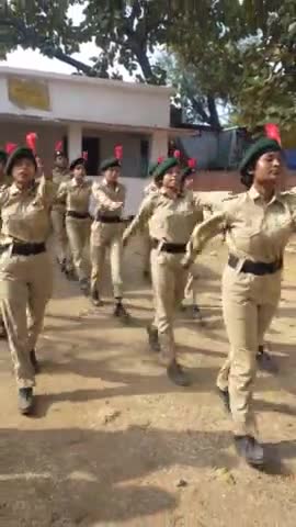 मोहनपुर: मोहनपुर के 10+12 विद्यालय में girls के द्वारा जबर्दस्त परेड ग्राउंड में आयोजित किया गया।
#deogharnews  #pubicnews24