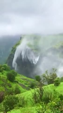 प्रकृति का #अद्वितीय अनुपम उपहार है..
#महाराष्ट्र का यह #झरना... देखें।
