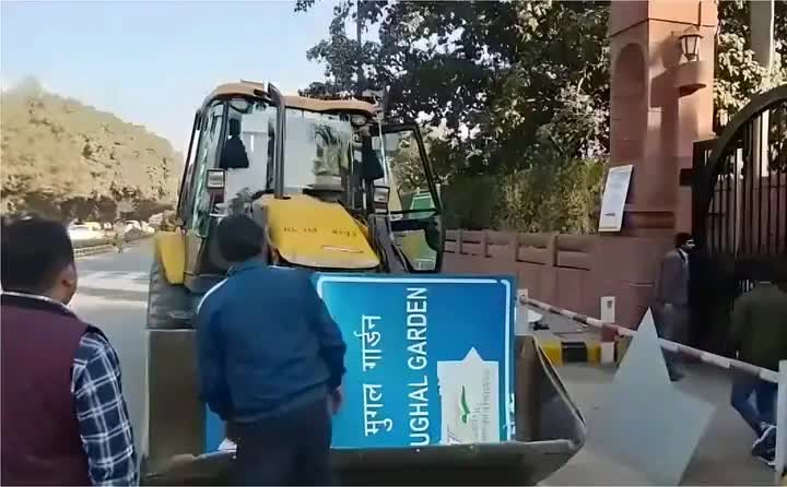 'मुगल गार्डन' का नाम बदल दिया गया है. अब मुगल गार्डन को 'अमृत उद्यान' के नाम से जाना जाएगा. खत्म..टाटा 🤷‍♀️
राष्ट्रवादियों को बधाई    #गौ रक्षा हिंदू दल राजस्थान  🚩