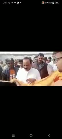#भभुआ थाना क्षेत्र के अंतर्गत रूपपुर उच्च विद्यालय में बिना चक्र का तिरंगा फहराया गया जोकि राष्ट्रीय का अपमान किया गया।