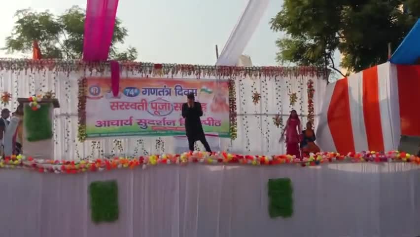 इस लड़के को डांस देखकर सभी हुए इमोशनल!तेजी से हो रहा है वायरल डांस। #viral #public_news #dance #mdchanddance