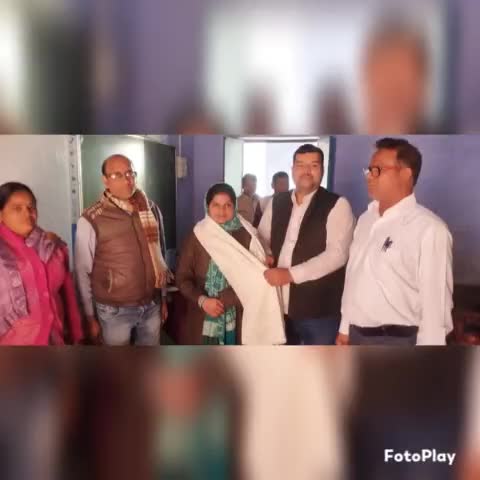 अपने डेहरी विधानसभा क्षेत्र के मथुरी पंचायत अंतर्गत रा० मध्य विद्यालय(भेड़िया-सुअरा) की #वायरल शिक्षिका श्रीमती नंदिनी मिश्रा जी को विद्यालय में उनके द्वारा अनोखे अंदाज से बच्चों को शिक्षित करने के कार्य हेतु #अंगवस्त्र देकर सम्मानित किया !!