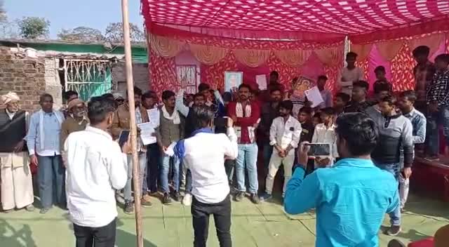आज कुरवाई विधानसभा क्षेत्र के ग्राम layre में 12 फरबरी महा आंदोलन की तैयारी को लेकर एक सफल कार्यक्रम आयोजित किया गया और साथ में कुछ साथियों को महत्वपूर्ण जिम्मेदारी दी गई है #आजाद_समाज_पार्टी #विदिशा #भीम_आर्मी #आसिफ बैग