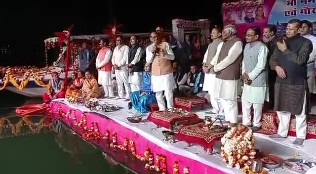 https://youtu.be/wXeag1E3wDY
#मध्यप्रदेश में अब #लाडली_बहना_योजना शुरू की जाएगी, योजना के अंतर्गत हर पात्र परिवार की बहन के खाते में हर #माह 1000 रुपऐ डालें जाएँगे ताकि वह आर्थिक रूप से सशक्त हो सकें ।

इस योजना पर पाँच वर्षों में अनुमानित