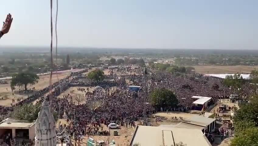 देश के यशस्वी प्रधानमंत्री श्री #narendramodi ने भीलवाड़ा के मालासेरी डूंगरी में जुटी जनता का अभिवादन किया।
#DevNarayan