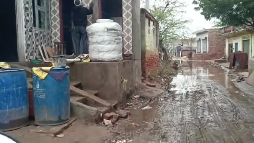 वैर: वर्षा के कारण जलभराव लोगों को हो रही है आने जाने में काफी दिक्कत | #nyamadpur #weir #bharatpur #weirnews #bharatpurnews