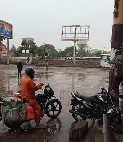 नदबई: भरतपुर में रुकने का नाम नहीं ले रही बारिश।।
कल से लगातार हो रही बारिश ll
#bharatpur_news #publicsaluteswome